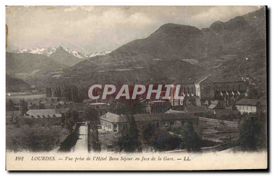 CPA Lourdes Vue prise de l'Hotel Beau Sejour en face de la Gare 