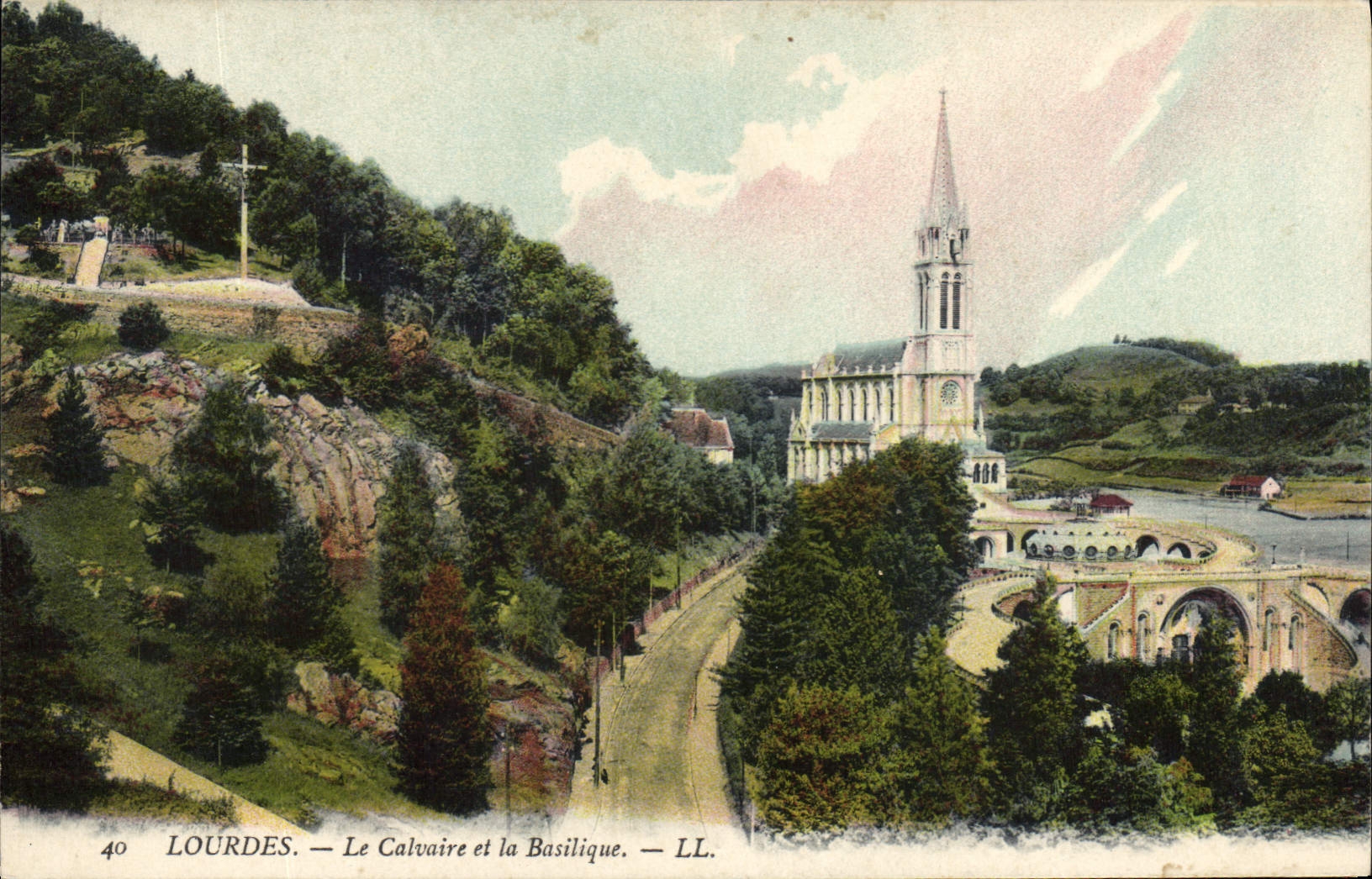 CPA Lourdes Le Calvaire et la Basilique 
