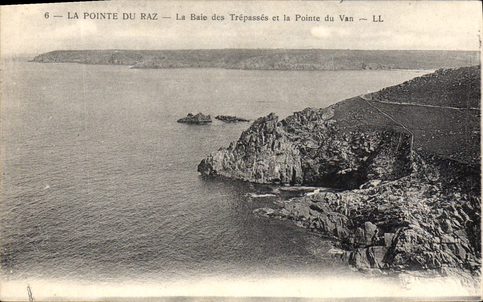 CPA La Pointe du Raz La Baie des Trepasses et la Pointe du Van 