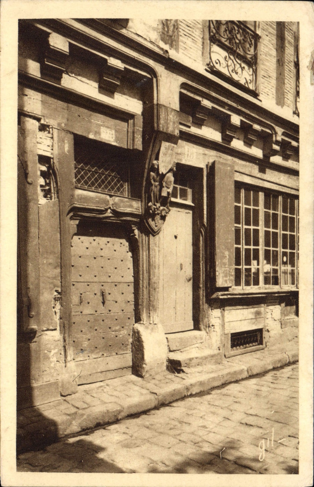 CPA Le Mans Sarthe La porte de la maison des Deux Amis 
