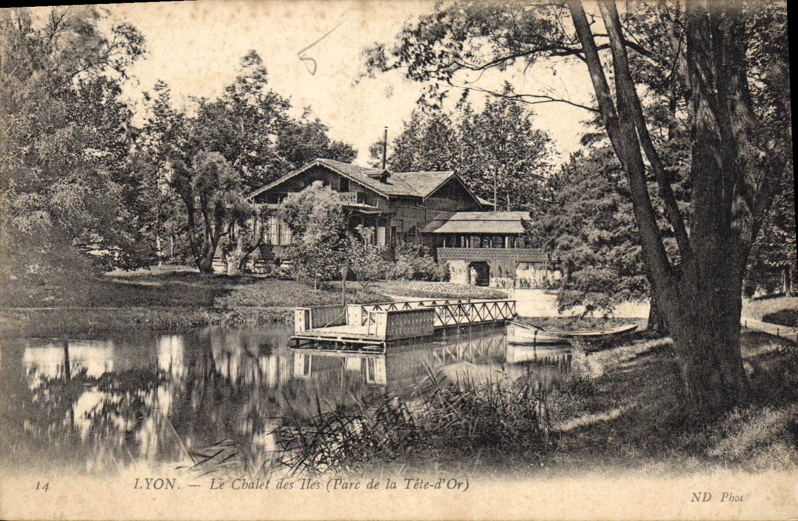 CPA Lyon Le Chalet des Iles Parc de la Tete d'Or 