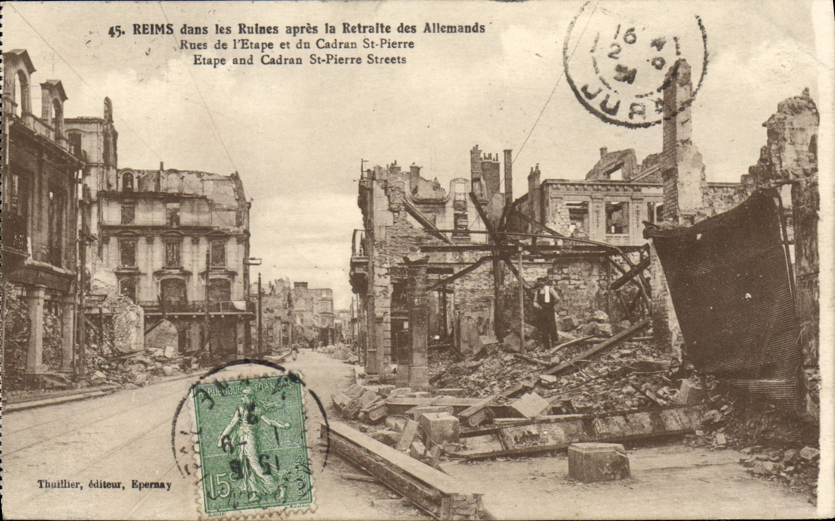 CPA reims dans les Ruines apres la Retraite des Allemands 