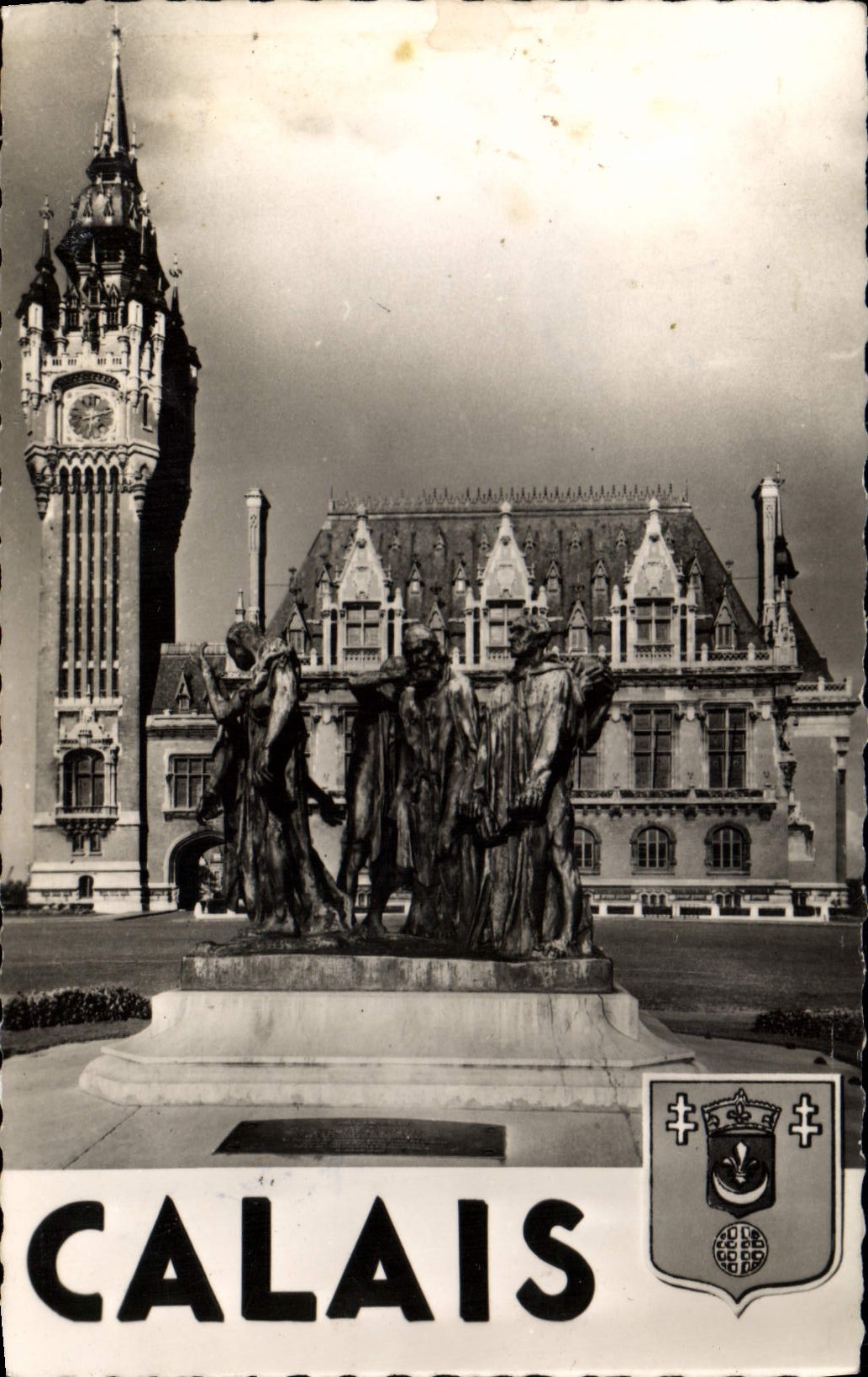 CPM Calais L'Hotel de Ville et les Bourgeois de Calais 