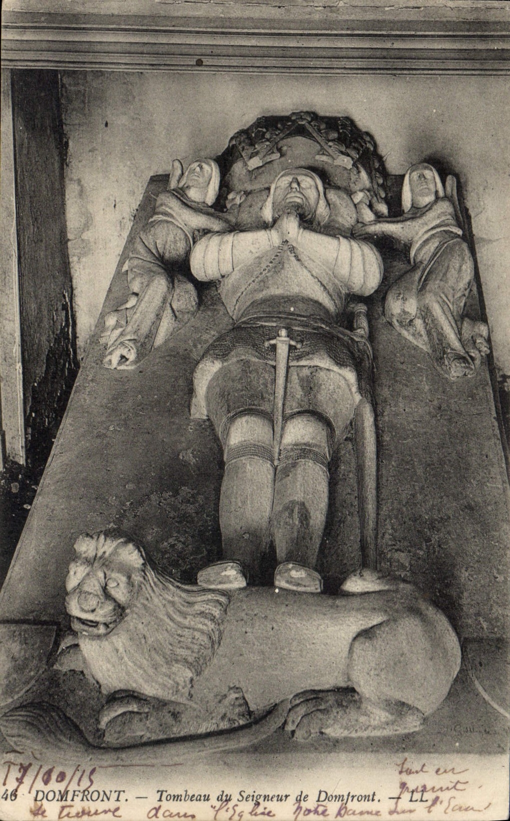 CPA Domfront Tombeau du Seigneur de Domfront Lion
