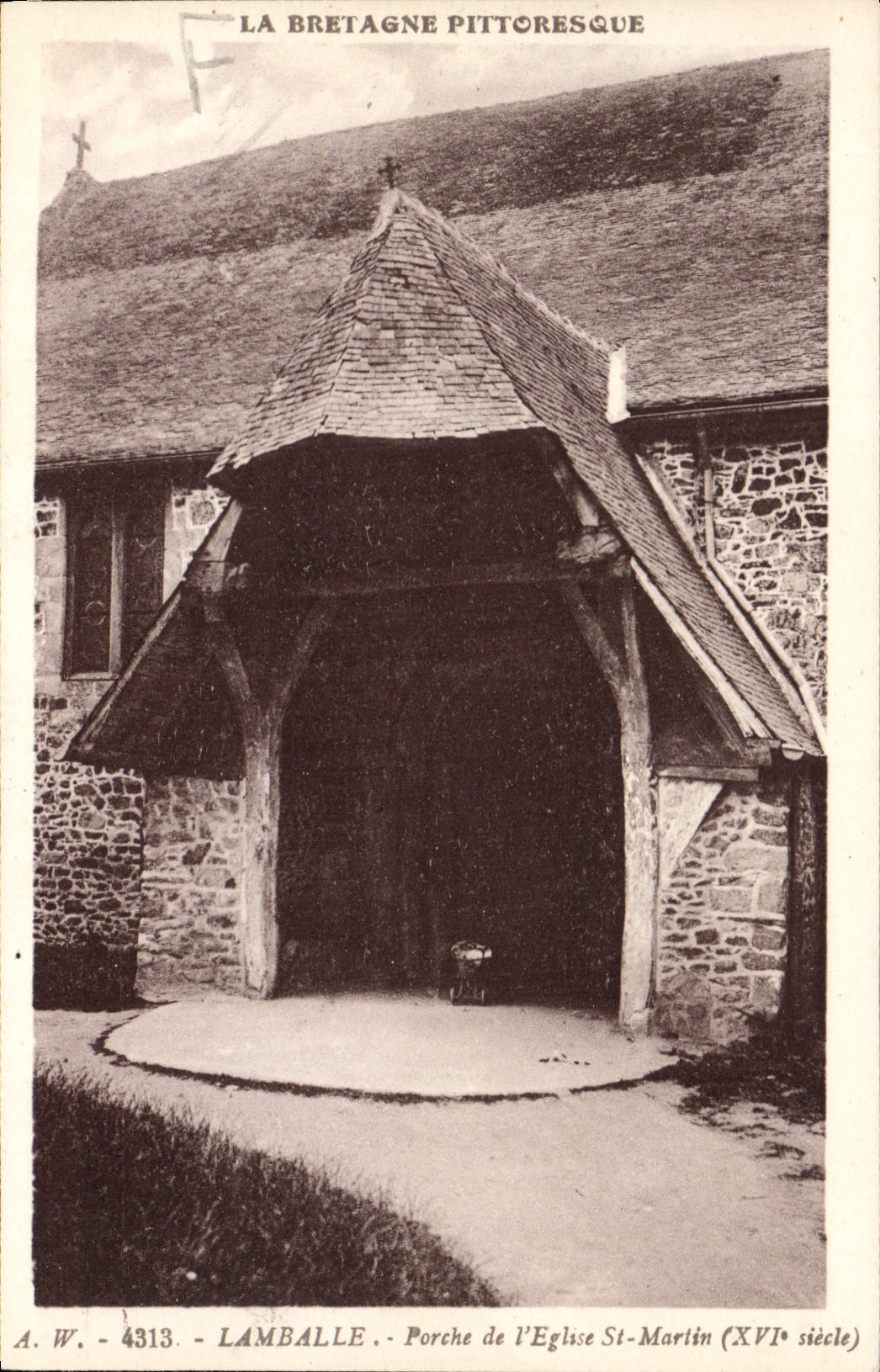 CPA Lamballe Porche de l'Eglise St Martin XVI siecle 