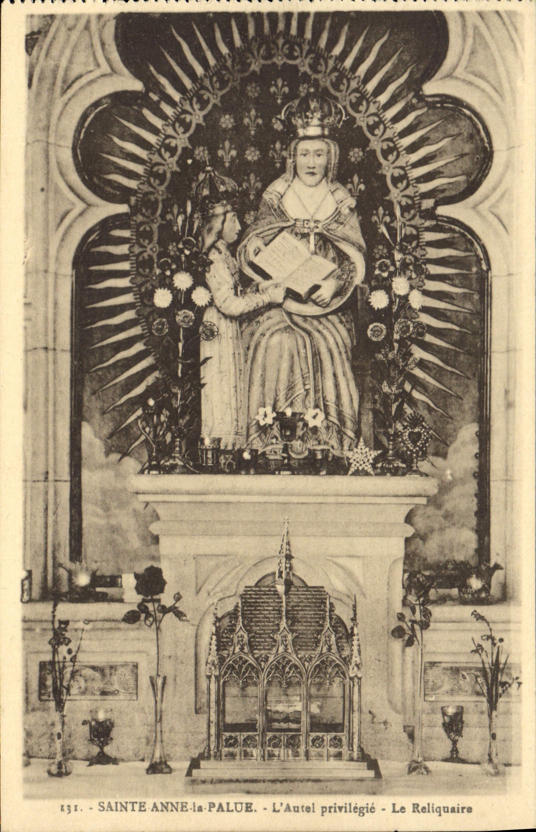 CPA Sainte Anne la Palue L Autel privilegie Le Reliquaire 