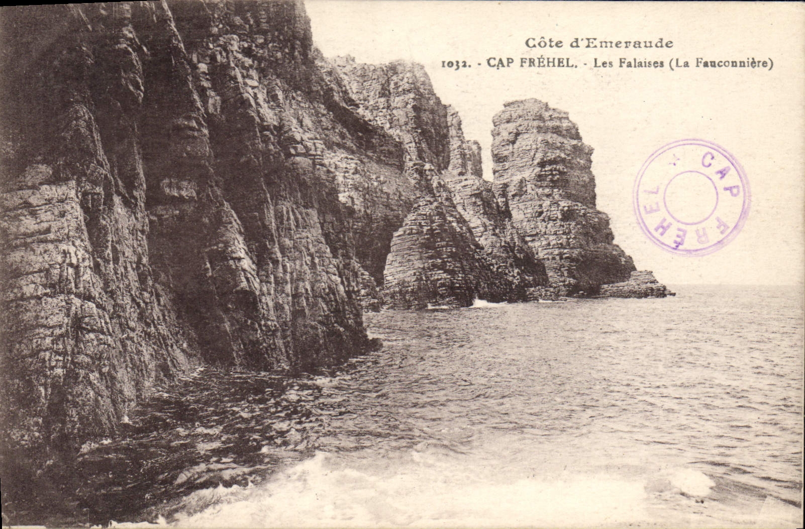 CPA Cote d'Emeraude Cap Frehel Les Falaises 