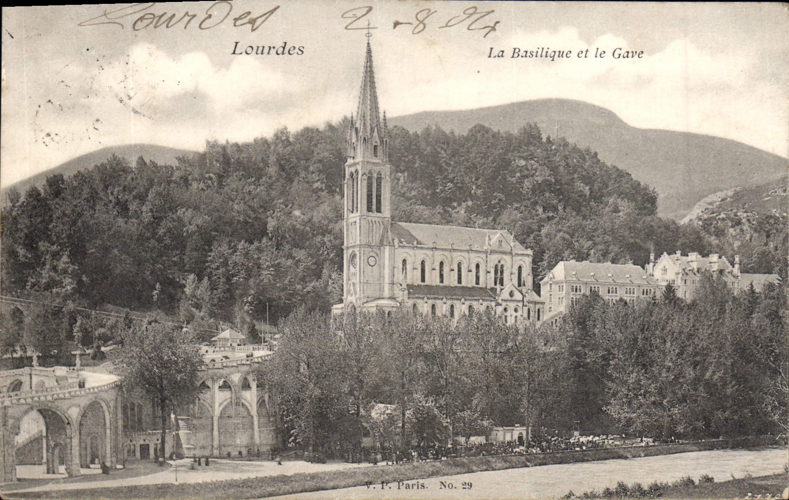 CPA Lourdes La Basilique et le Gave 