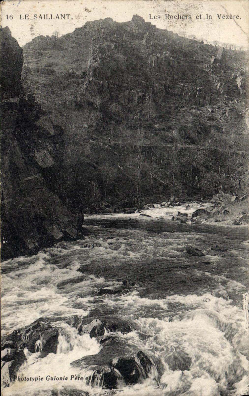 CPA Le Saillant Les Rochers et la Vezere 