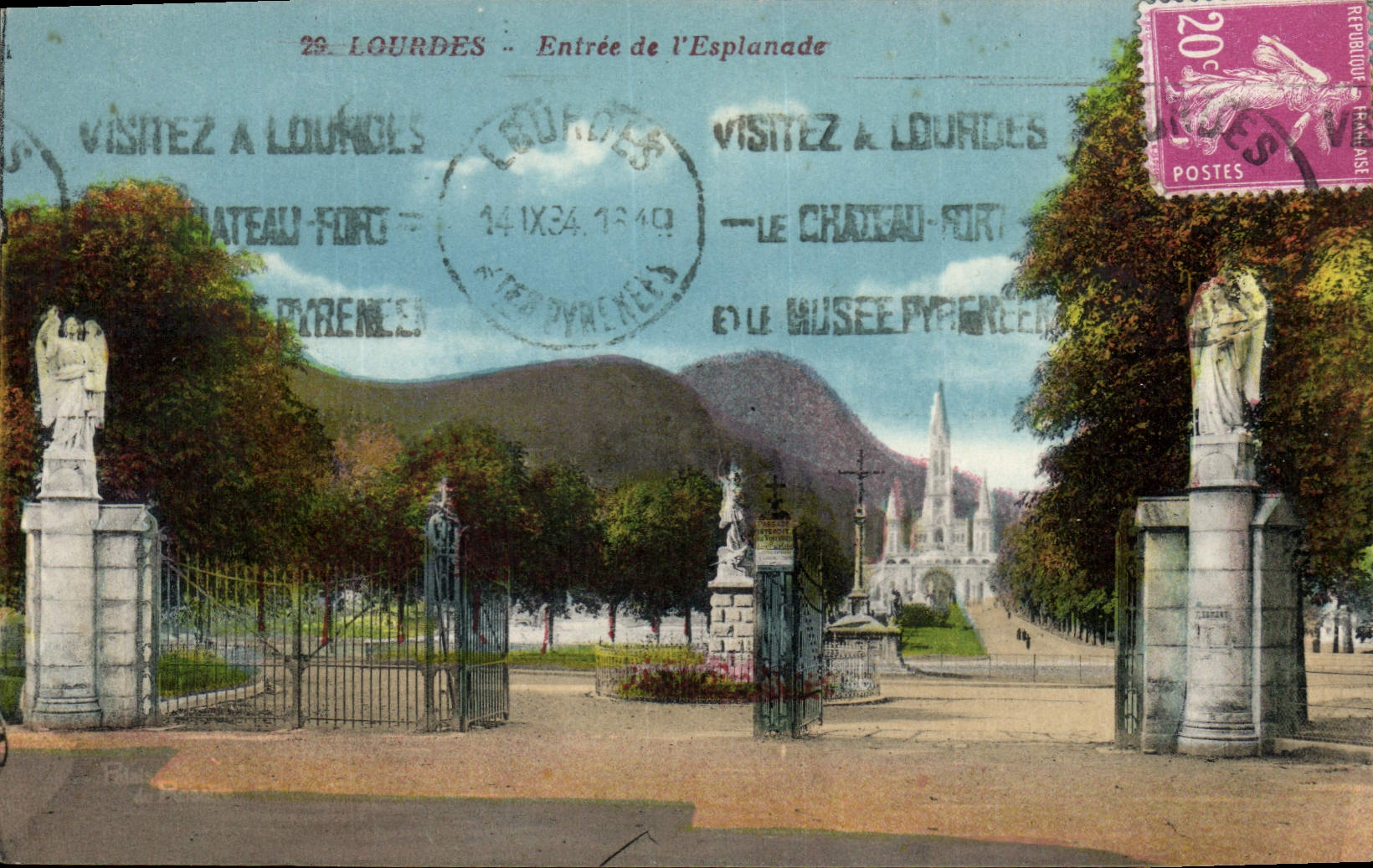CPA Lourdes Entree de l'Esplanade 