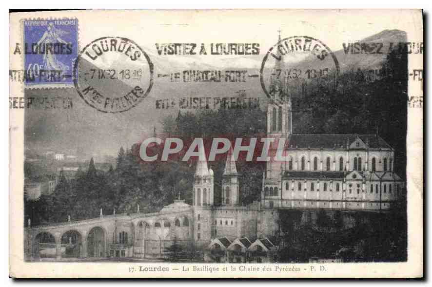 CPA Lourdes La Basilique et la Chaine des Pyrenees 