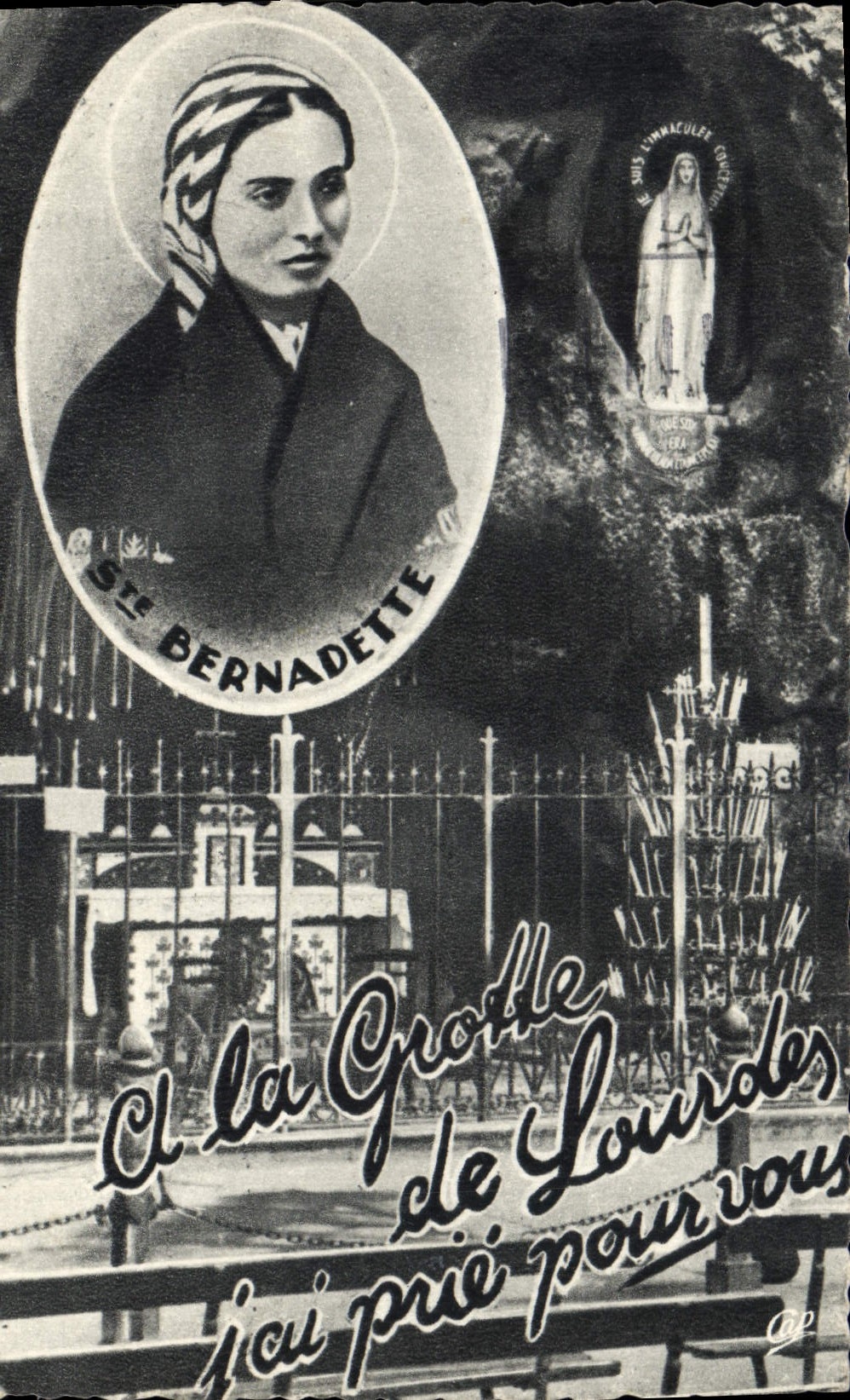 CPA St Bernadette A la Grotte de Lourdes 