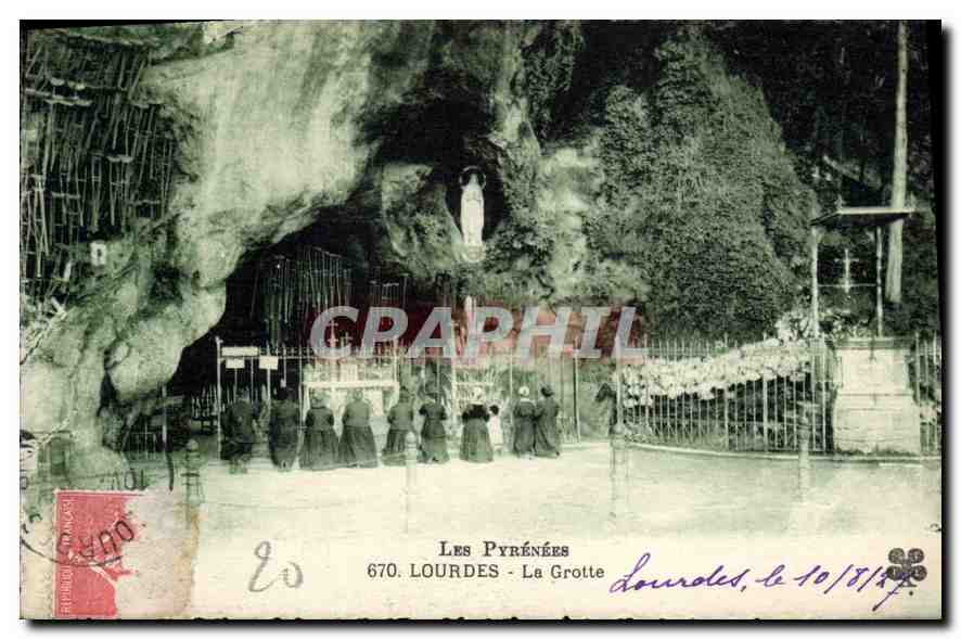 CPA Les Pyrenees Lourdes La Grotte 