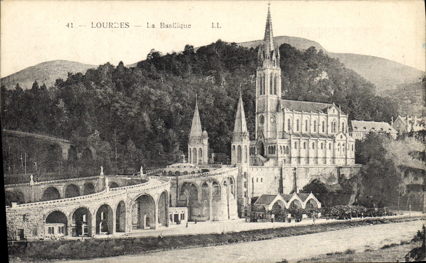 CPA Lourdes La Basilique 