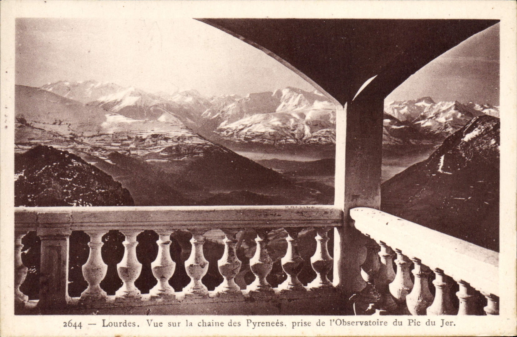 CPA Lourdes Vue sur la chaine des Pyrenees prise de l'Observatoire du Pie du Jer 