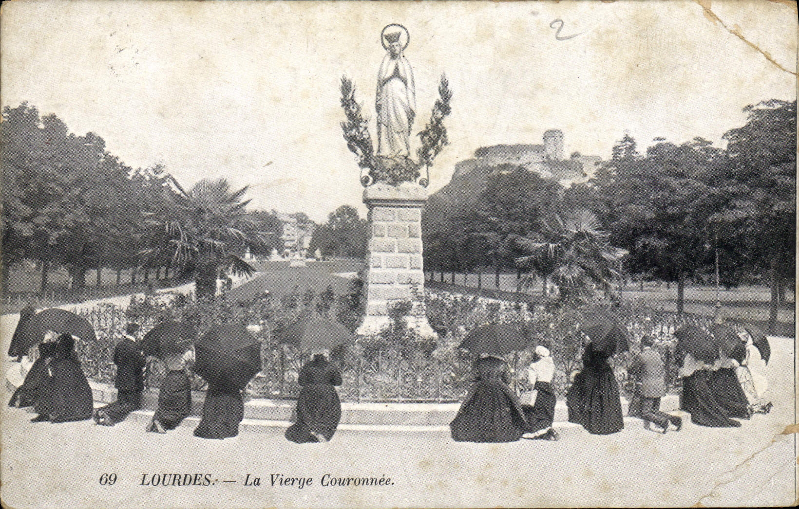 CPA Lourdes La Vierge Couronnee 