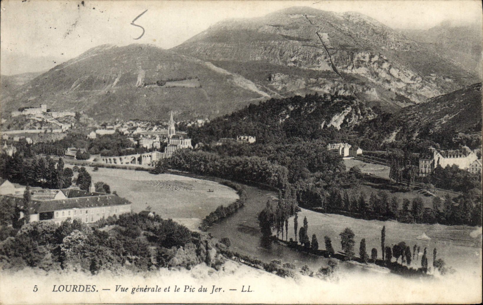 Lourdes — Vue générale et le Pic du Jer — LL.