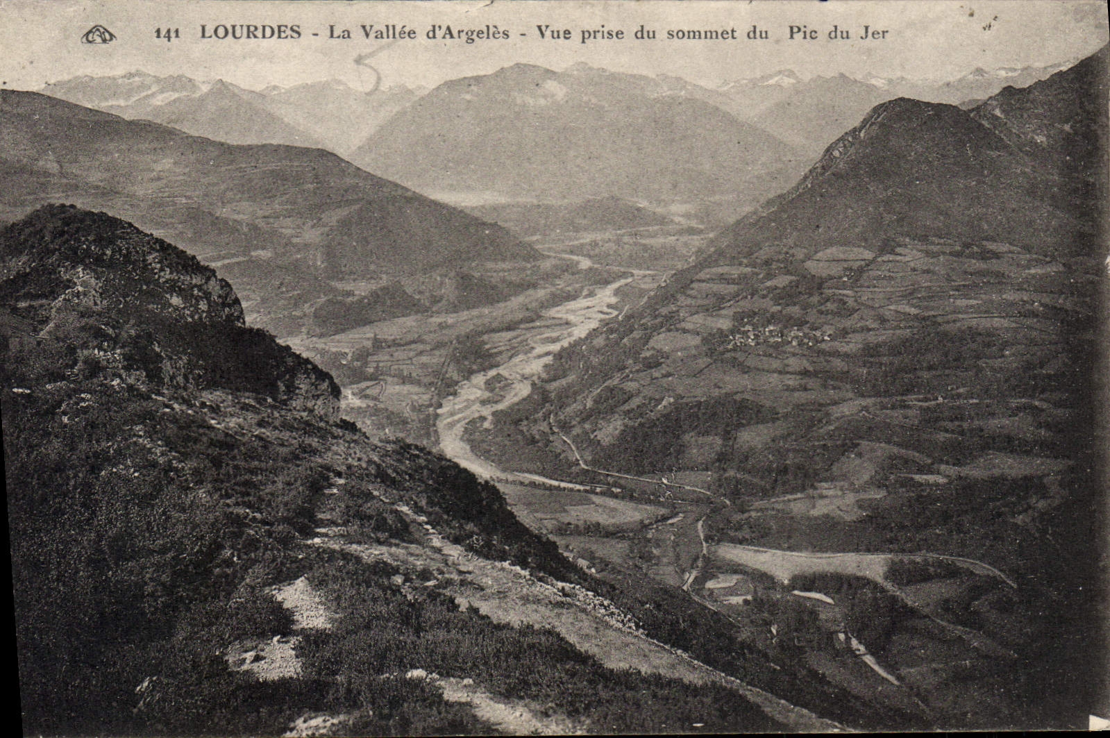 CPA Lourdes La Vallee d'Argeles Vue prise du sommet du Pie du Jer 