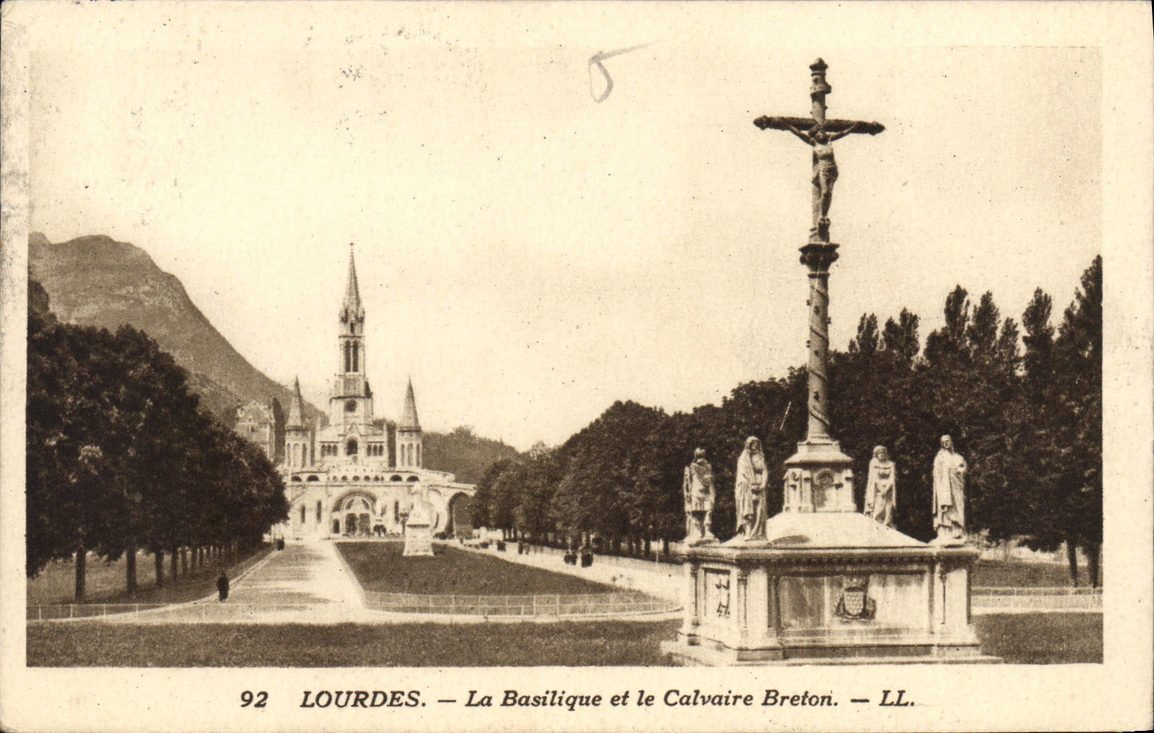 CPA Lourdes La Basilique et le Calvaire Breton 