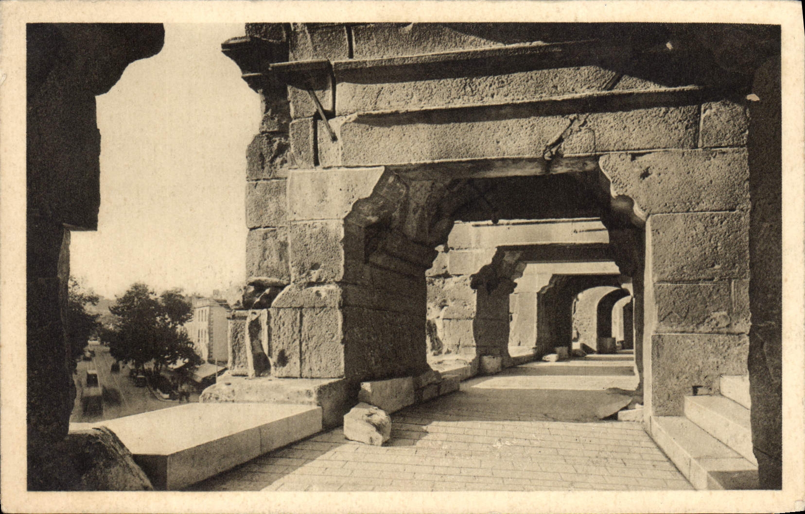 Nîmes — The Arenas. Exterior Galleries — Vintage Postcard n°6