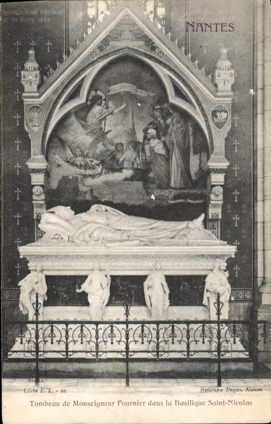 CPA Nantes Tombeau de Monseigner Fournier dans la Basilique Saint Nicolas 