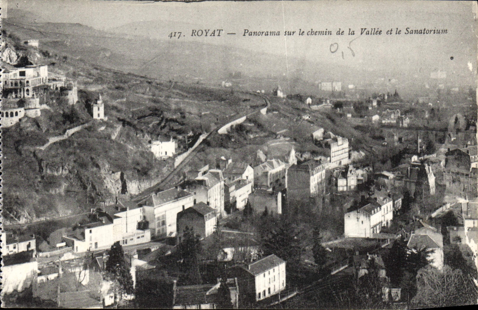 CPA Royat Panorama sur le chemin de la Vallee et le Sanatorium 