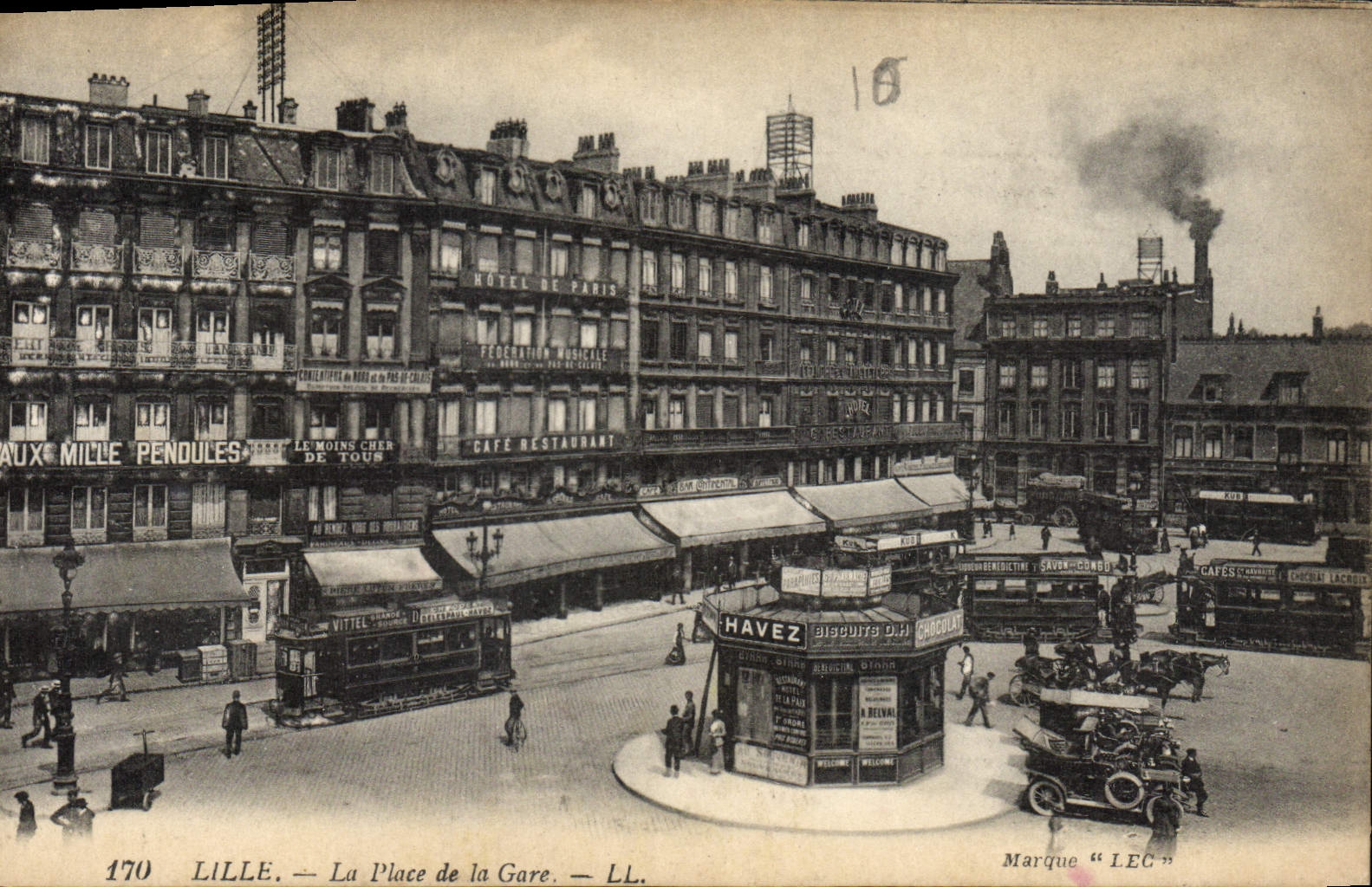 CPA Lille La Place de la Gare Tramways