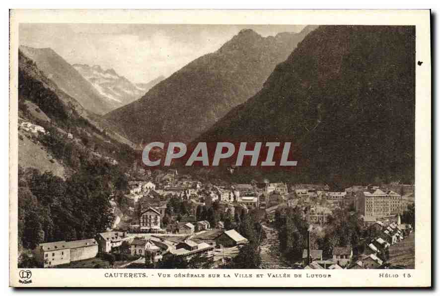 CPA Cauterets Vue generale sur la Ville et Valles de Lutour 