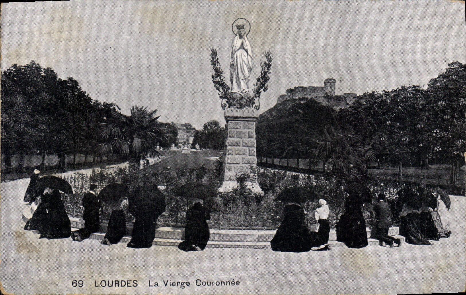 CPA Lourdes La Vierge Couronnee 