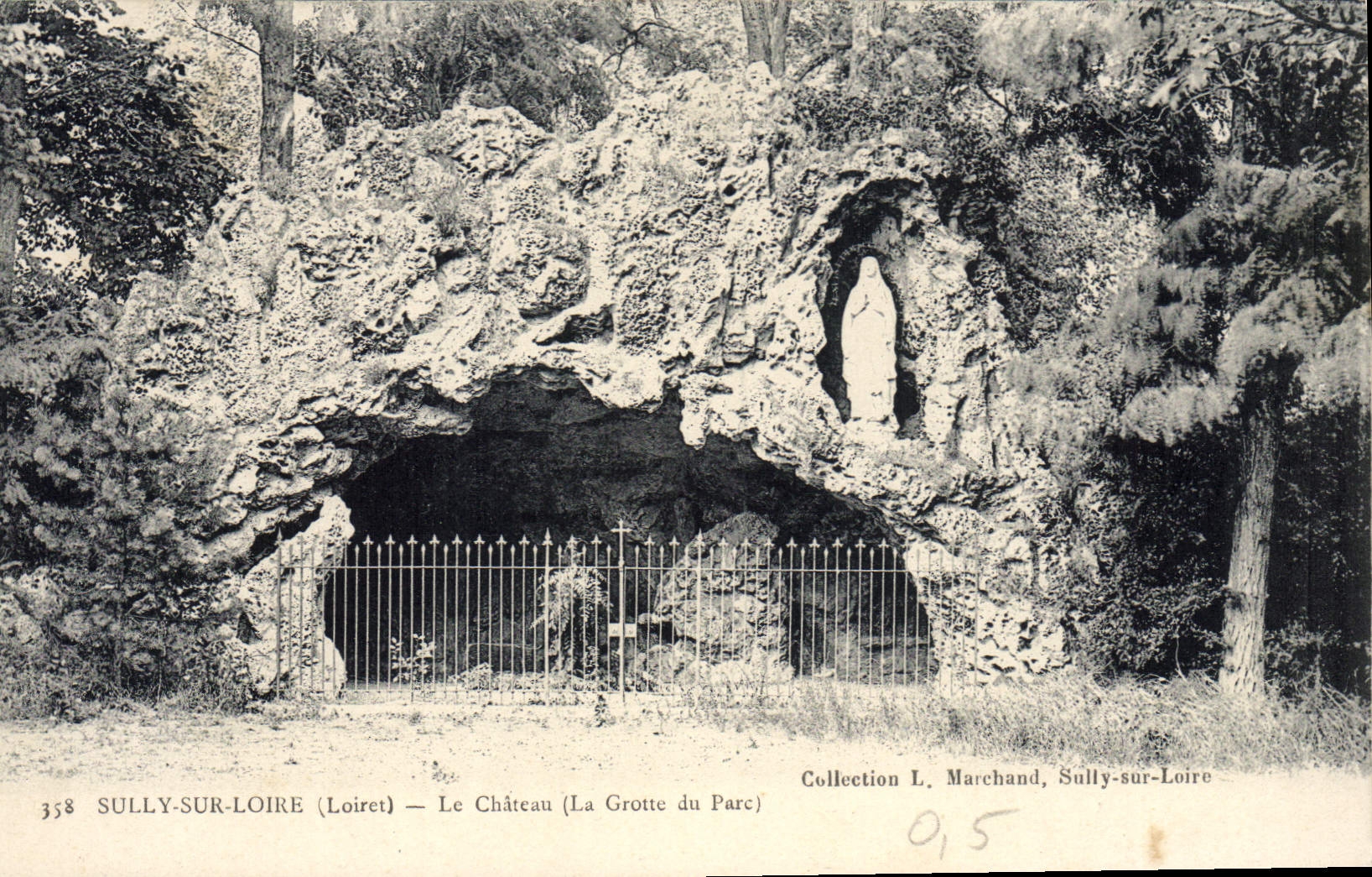 CPA Sully Sur Loire Loiret Le Chateau La Grotte du Parc 