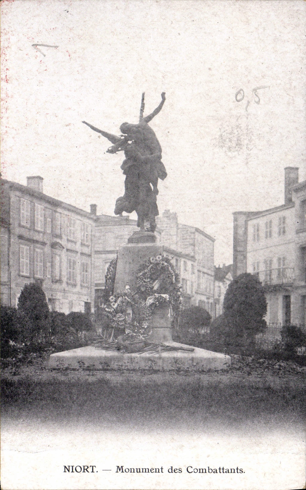 Niort — Monument des Combattants — éditeur inconnu, n° de série non visible