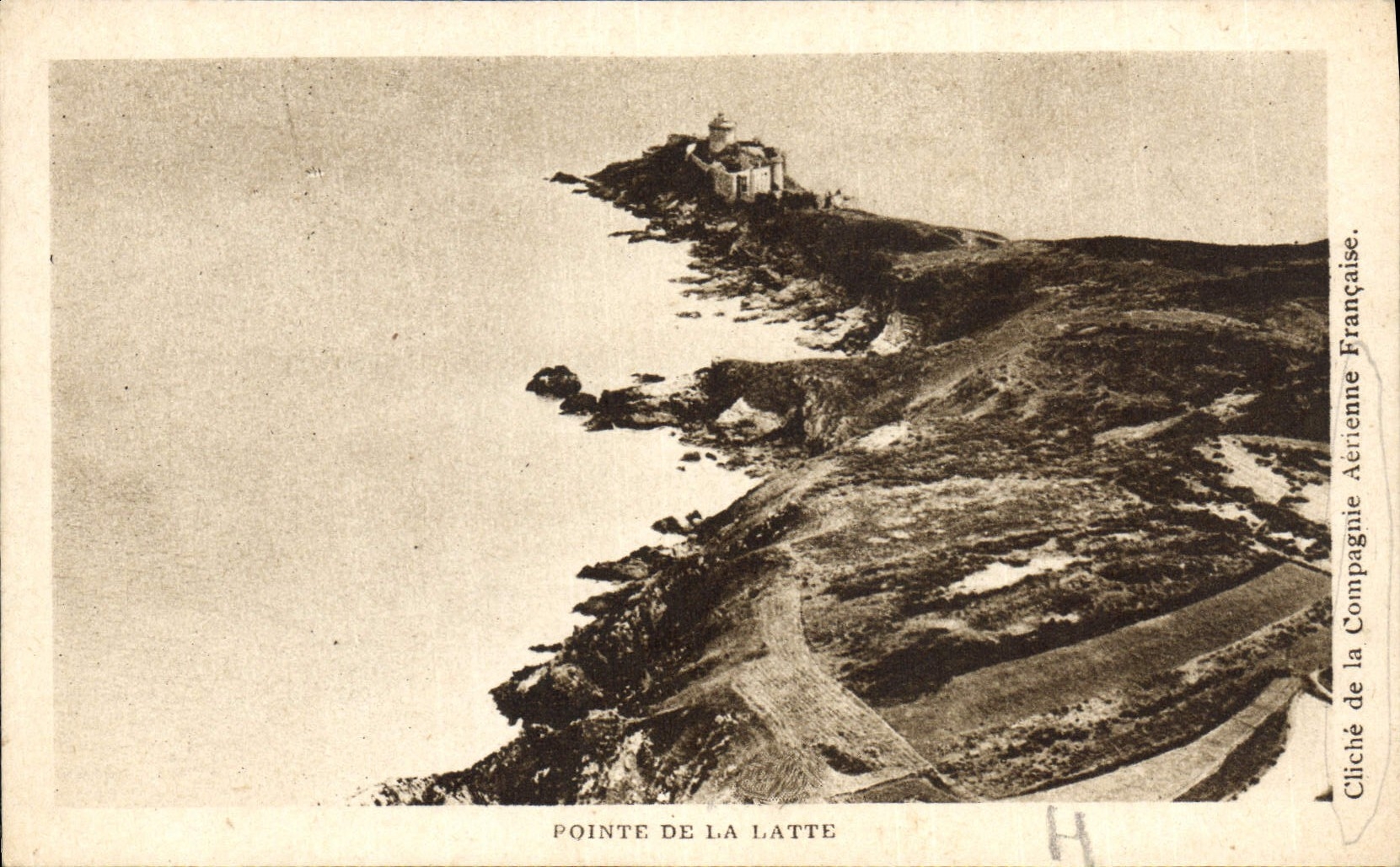 Pointe de la Latte — vue aérienne — Cliché de la Compagnie Aérienne Française