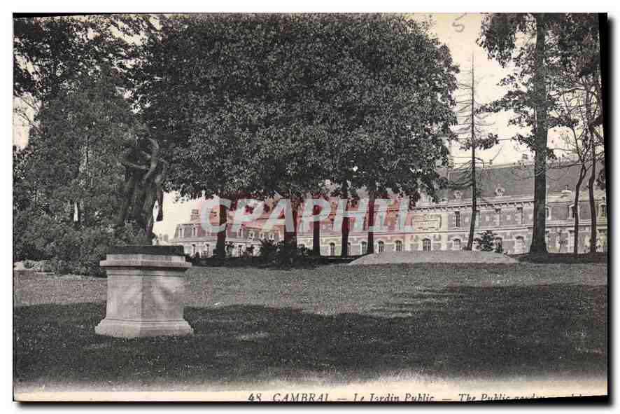 CPA Cambrai Le Jardin Public