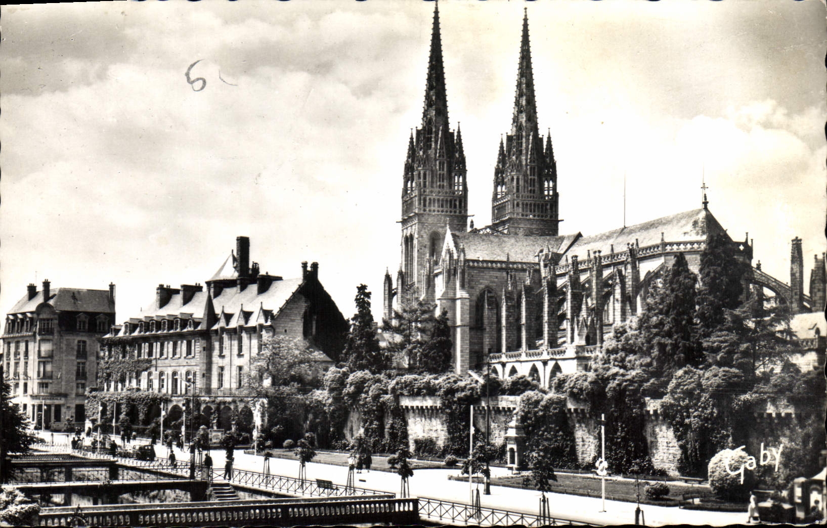 CPA Quimper (Finistere) Les Passerelles sur l'Odet et la Cathedrale