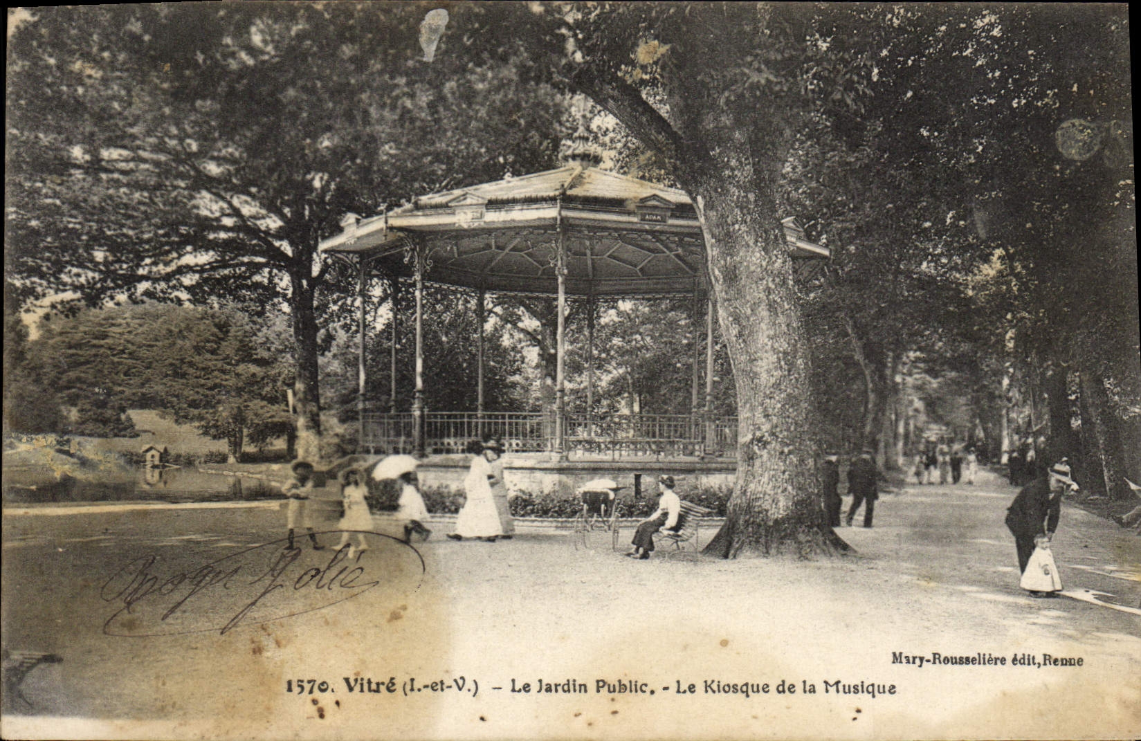 Vitré (I.-et-V.) — Le Jardin Public — Le Kiosque de la Musique — Mary-Roussellière édit, Rennes