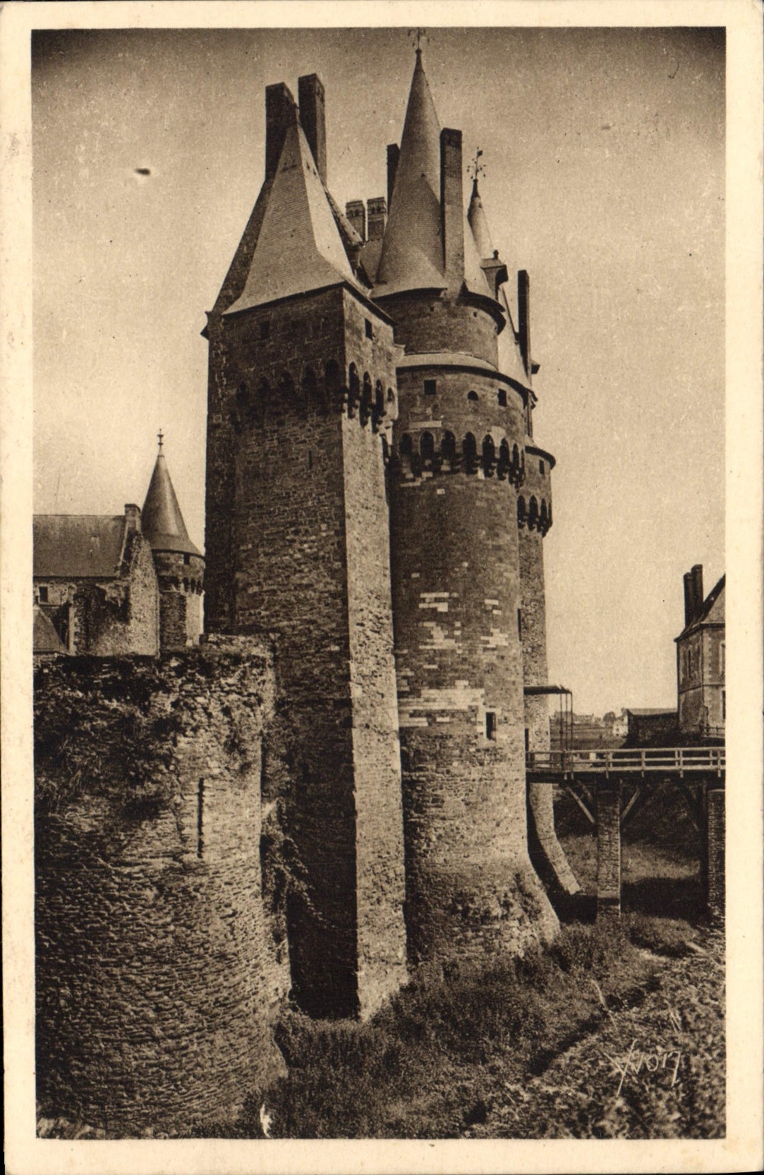 Vitré (Ille-et-Vilaine) — La Tour Carrée du Châtelet — Éditions d'Art Yvonne, Paris