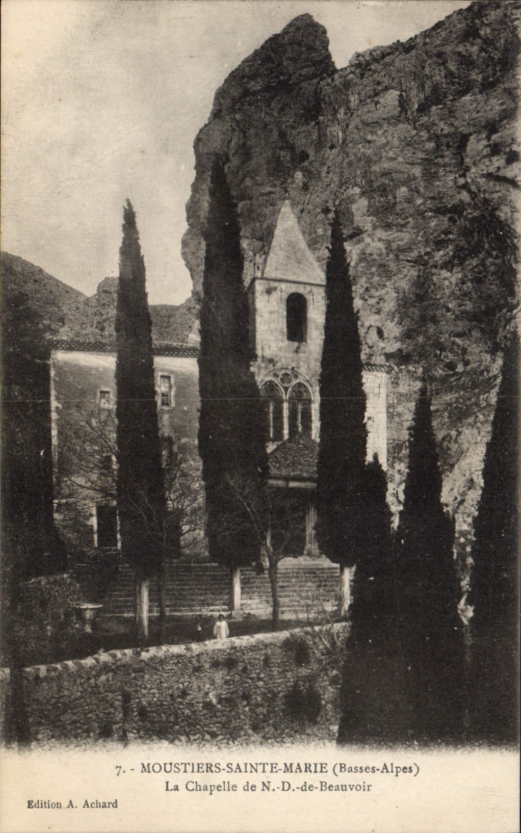 CPA Moustiers Sainte Marie (Basses Alpes) La Chapelle de N D de Beauvoir