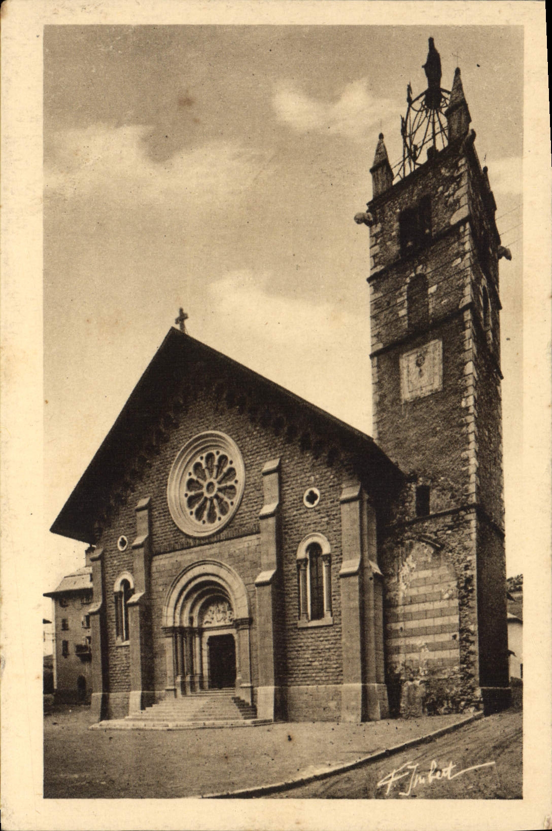 CPA Eglise de Barcelonnette et son Clocher (altitude 1135 m)