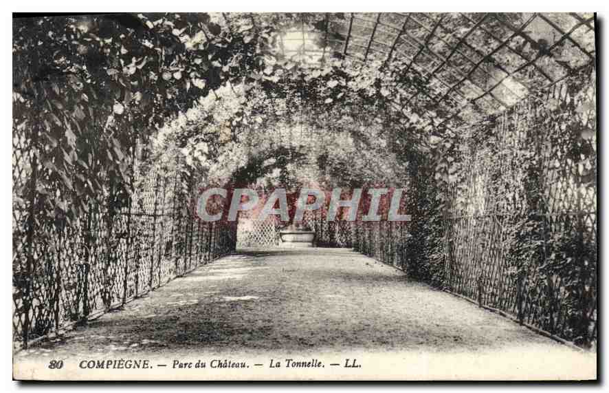 CPA Compiegne Parc du Chateau La Tonnelle