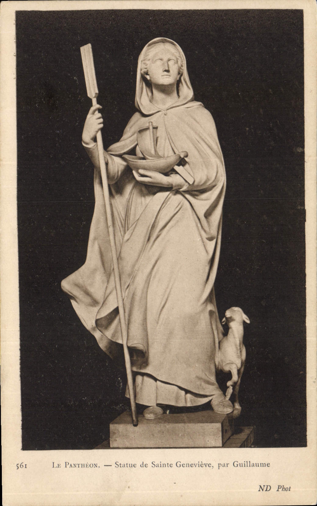 Le Panthéon — Statue de Sainte Geneviève, par Guillaume — ND Phot