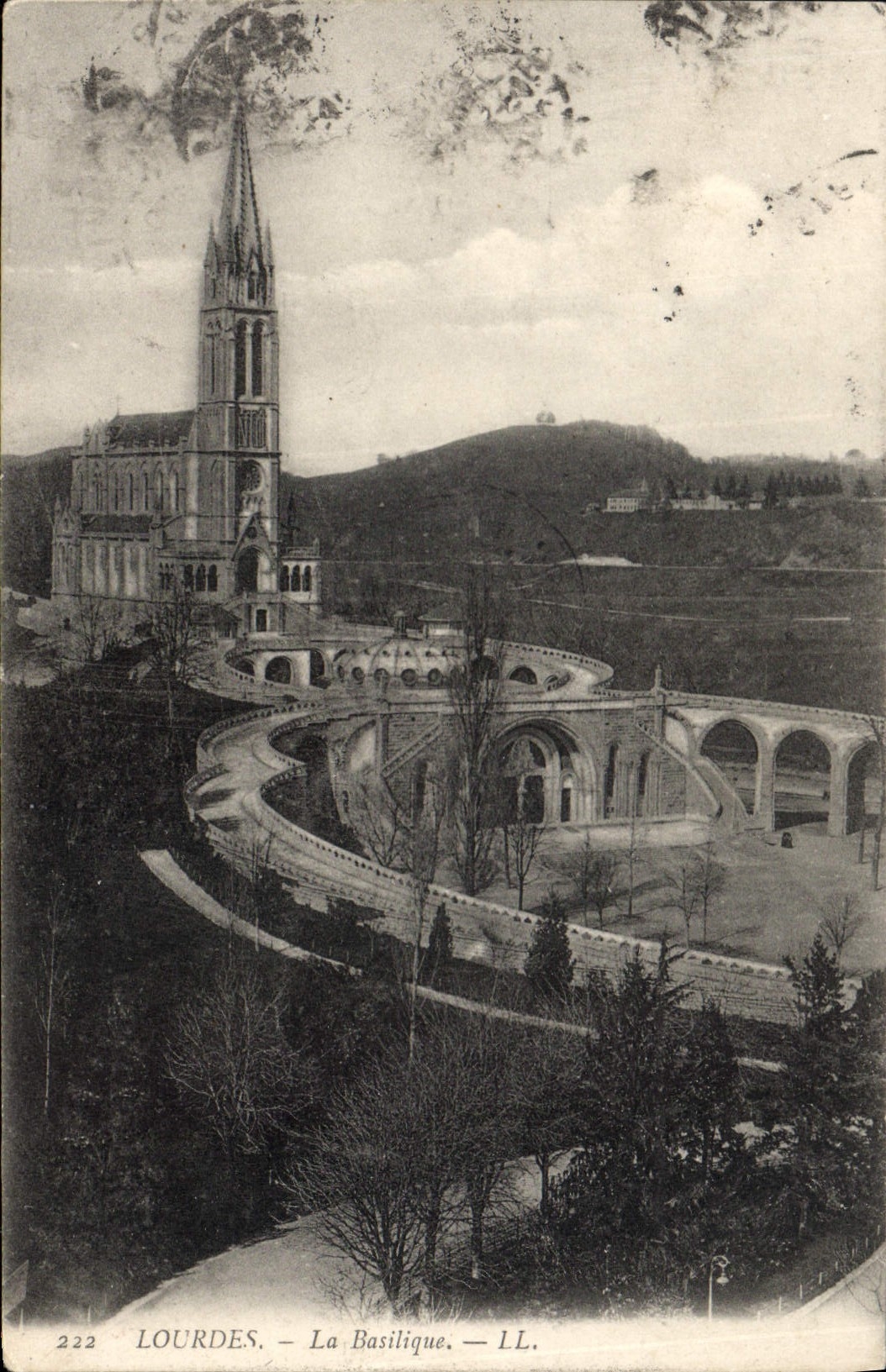 Lourdes — La Basilique — LL. — N° 222