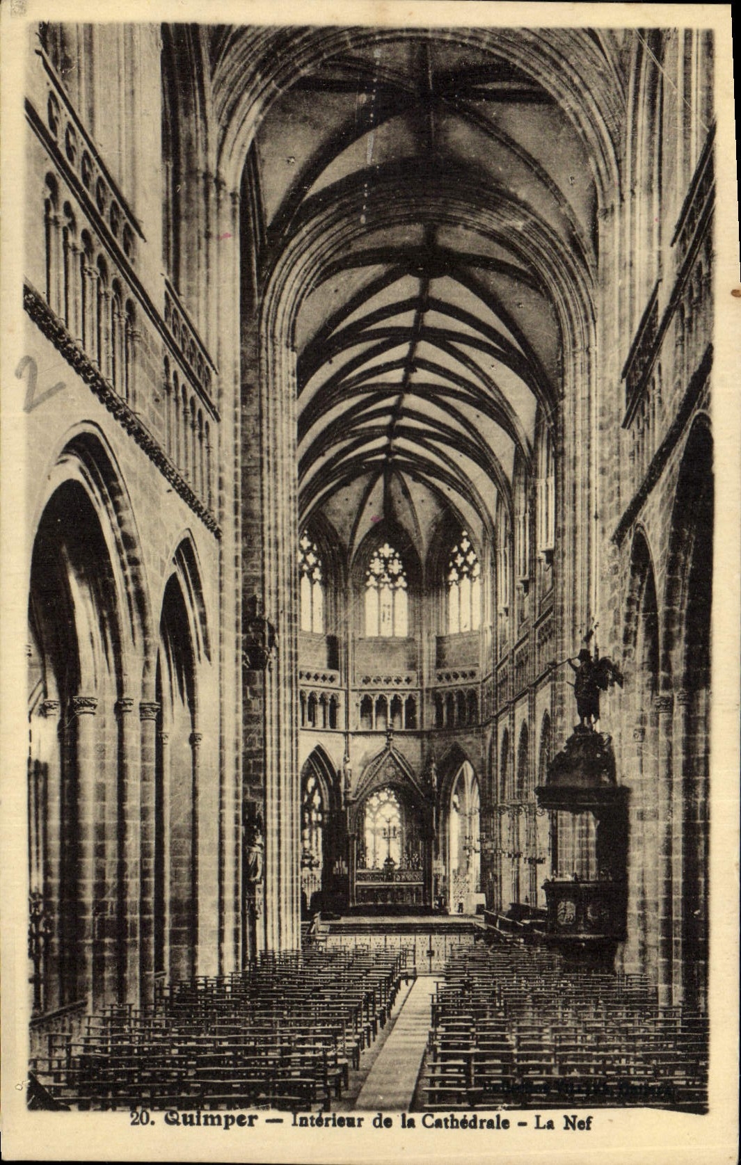 CPA Quimper Interieur de la Cathedrale Le Nef