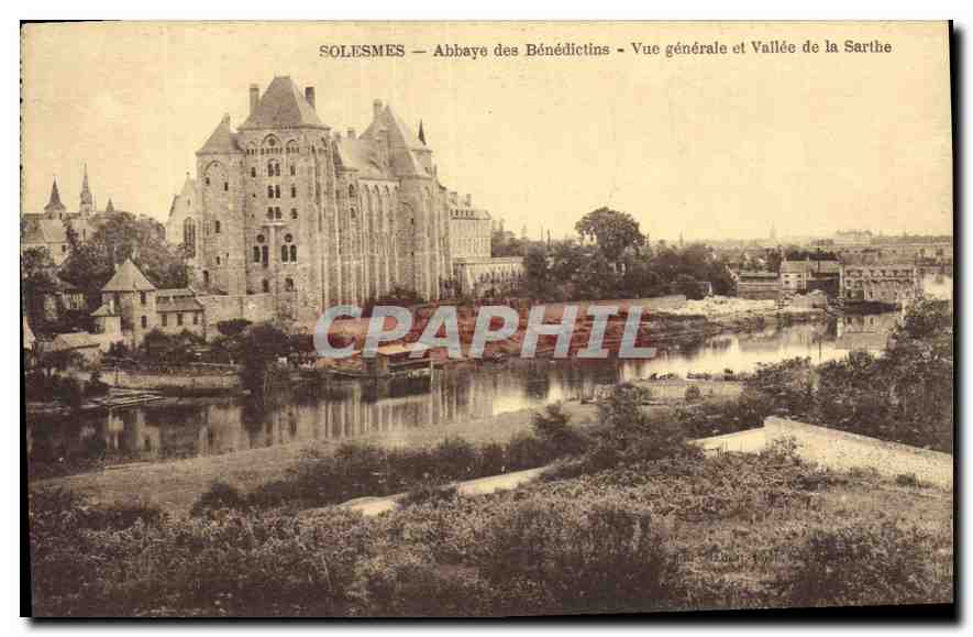 CPA Solesmes Abbaye des Benedictins Vue generale et Vallee de la Sarthe