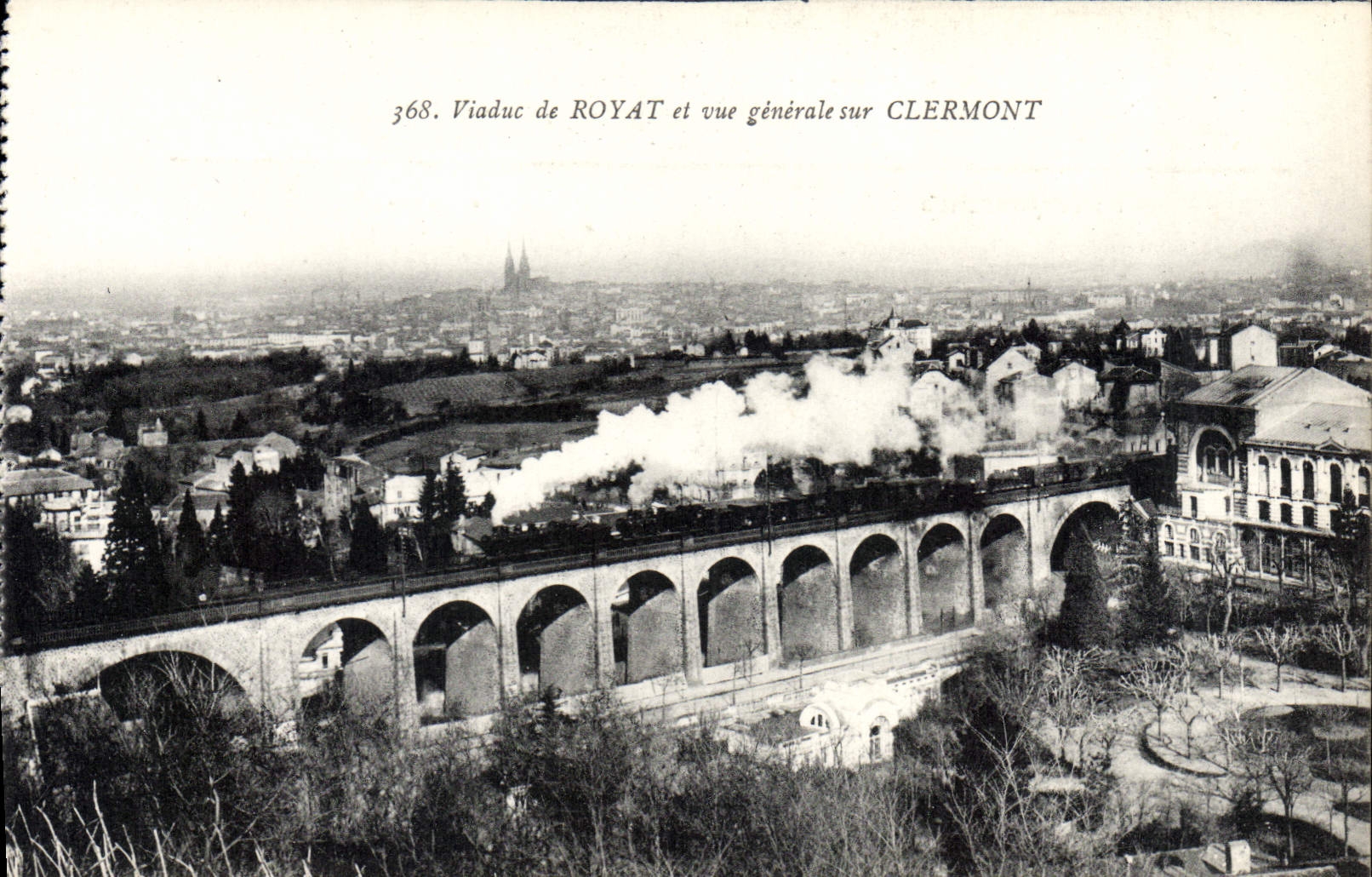 CPA Viaduc de Royat et vue generale sur Clermont Train