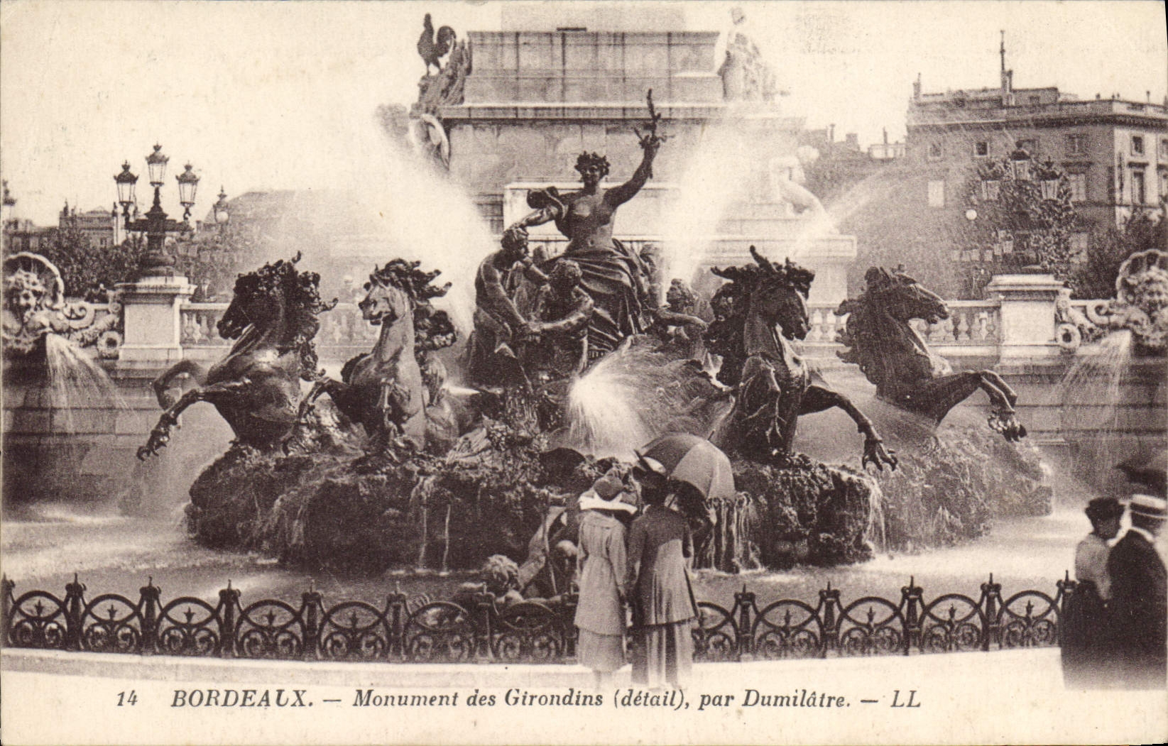 CPA Bordeaux Monument des Girondins (detail) par Dumilatre