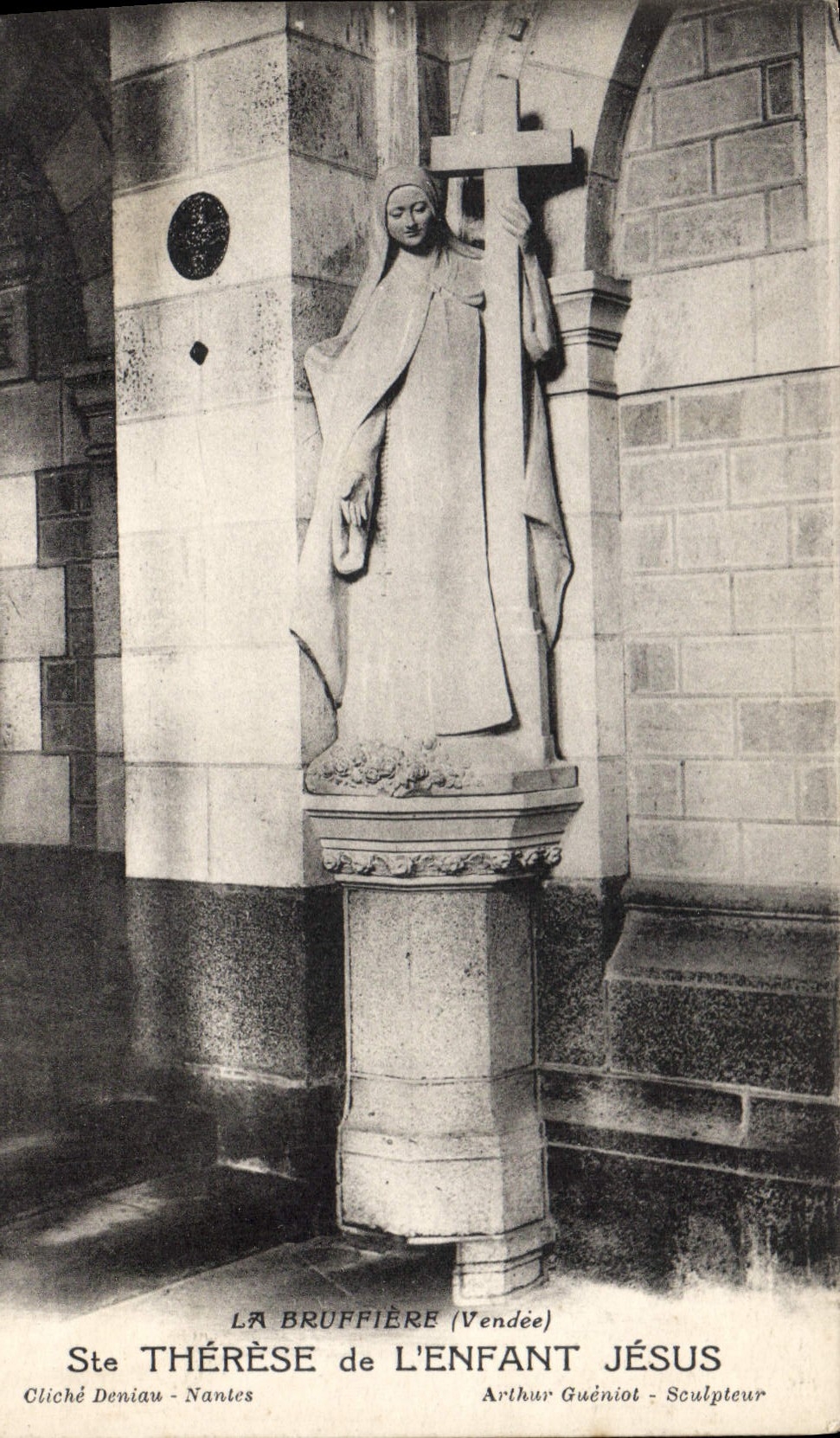 CPA La Bruffiere (Vendee) Ste Therese de l'Enfant Jesus
