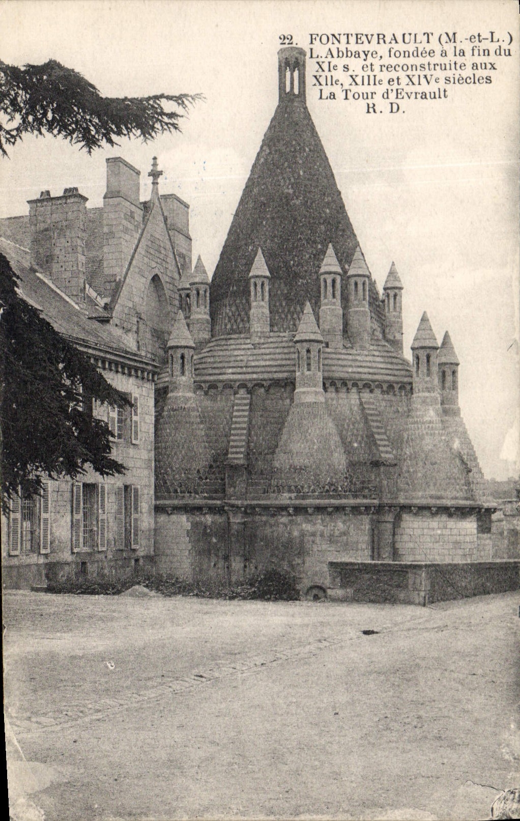 CPA Fontevrault (M et L) L'Abbaye fondee a la fin XIe s et reconstruite aux XIIe XIIIe et XIVe siecl
