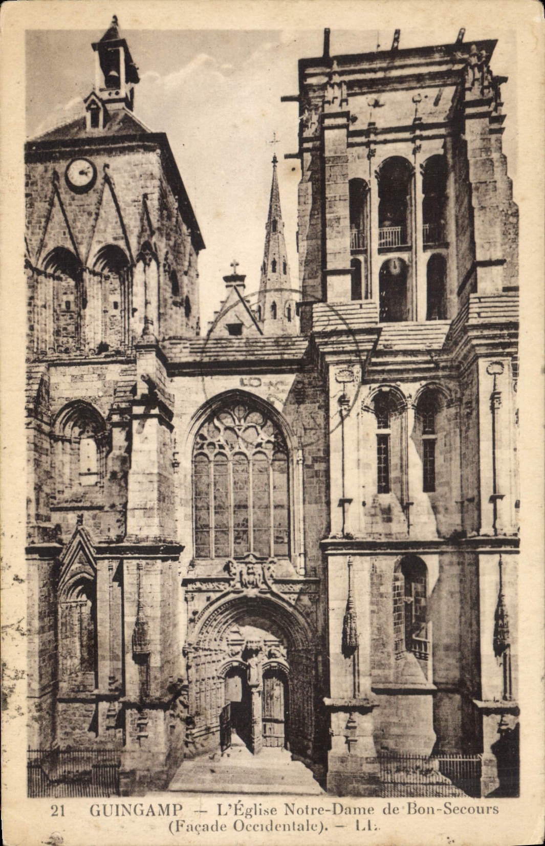 CPA Guingamp L'Eglise Notre Dame de Bon Secours (Facade Occidentale)