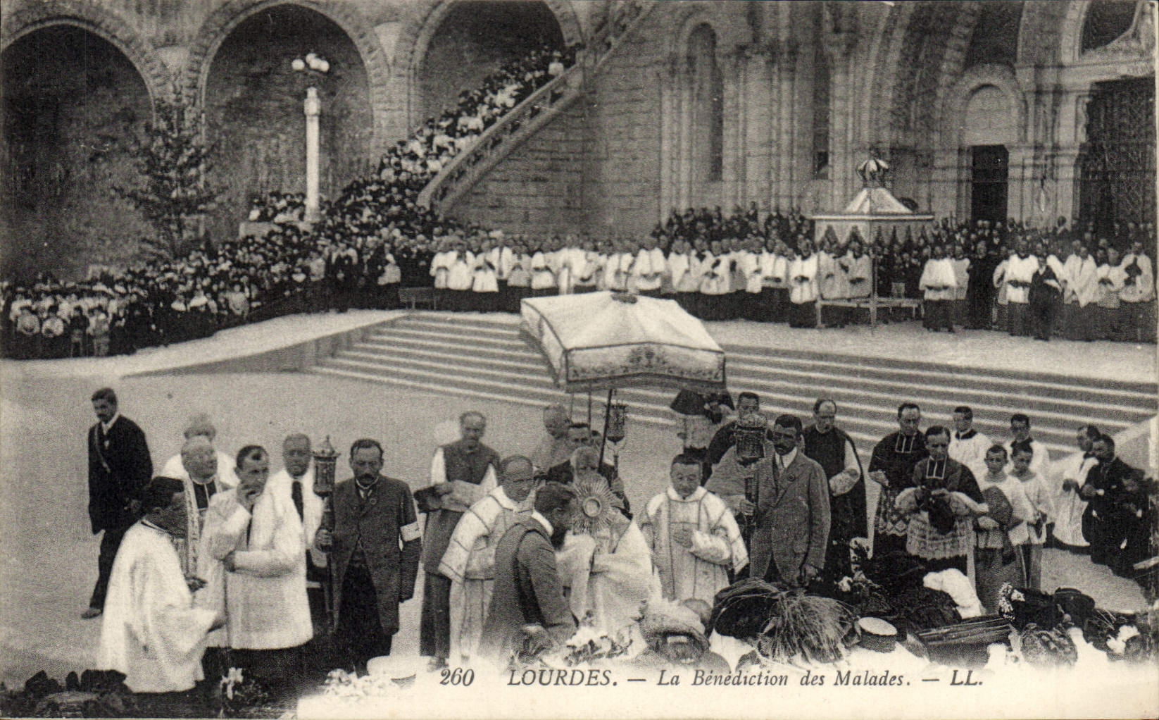 CPA Lourdes La Benediction des Malades