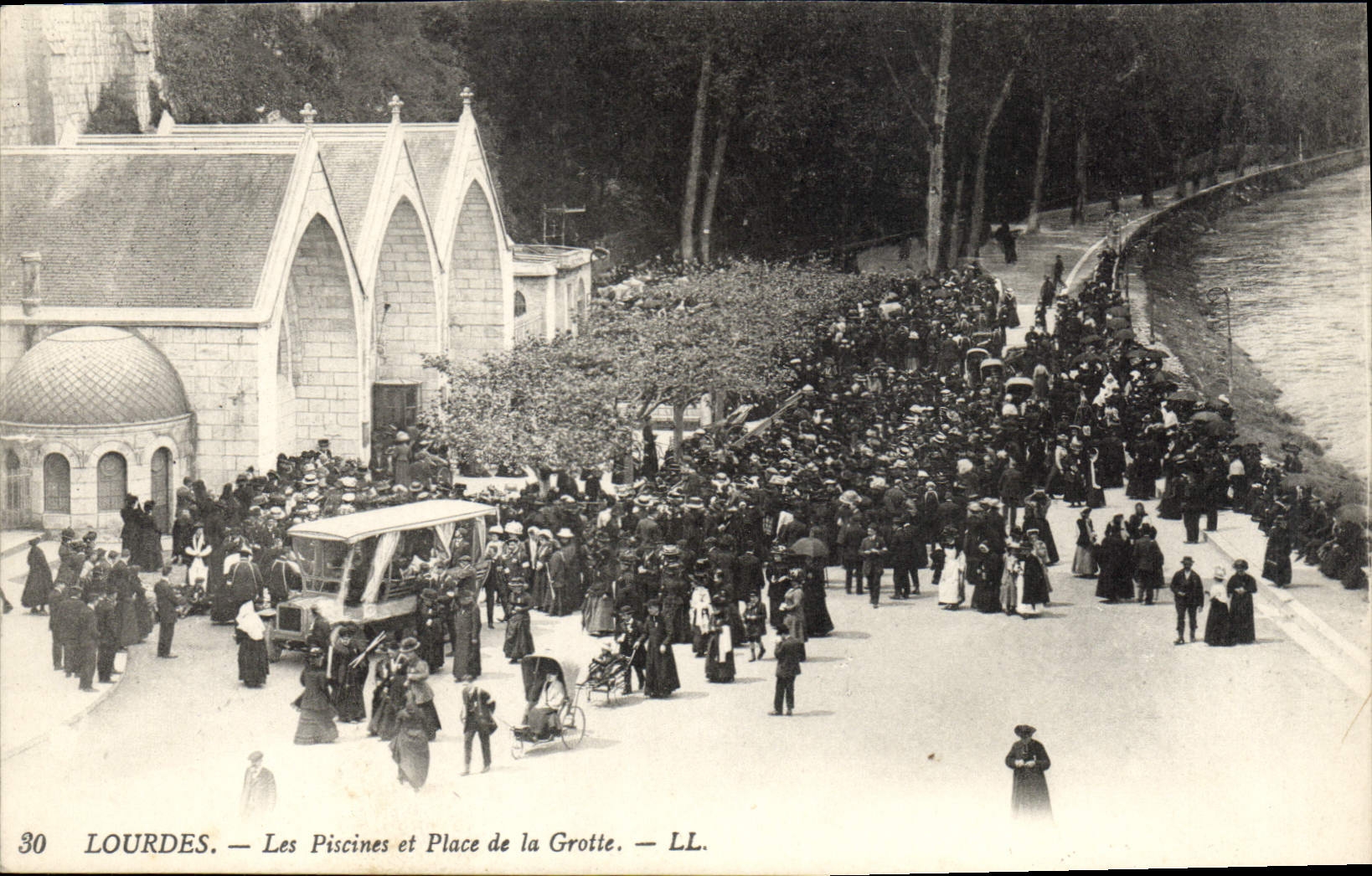CPA Lourdes Les Piscines et Place de la Grotte